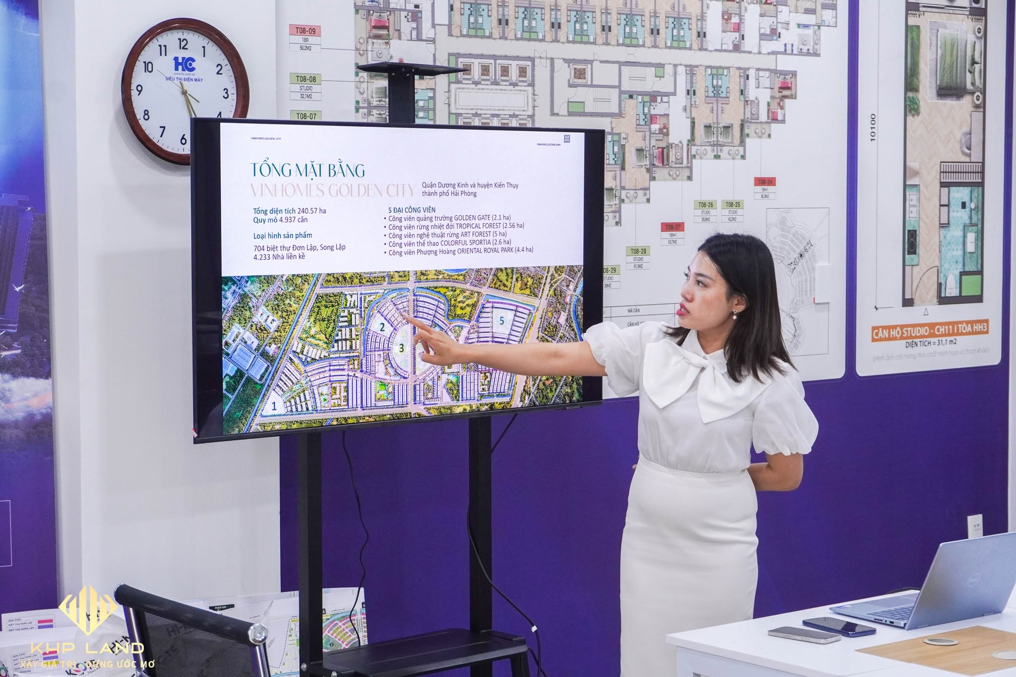 CEO Ngân Bùi giới thiệu mặt bằng dự án Vinhomes Golden City