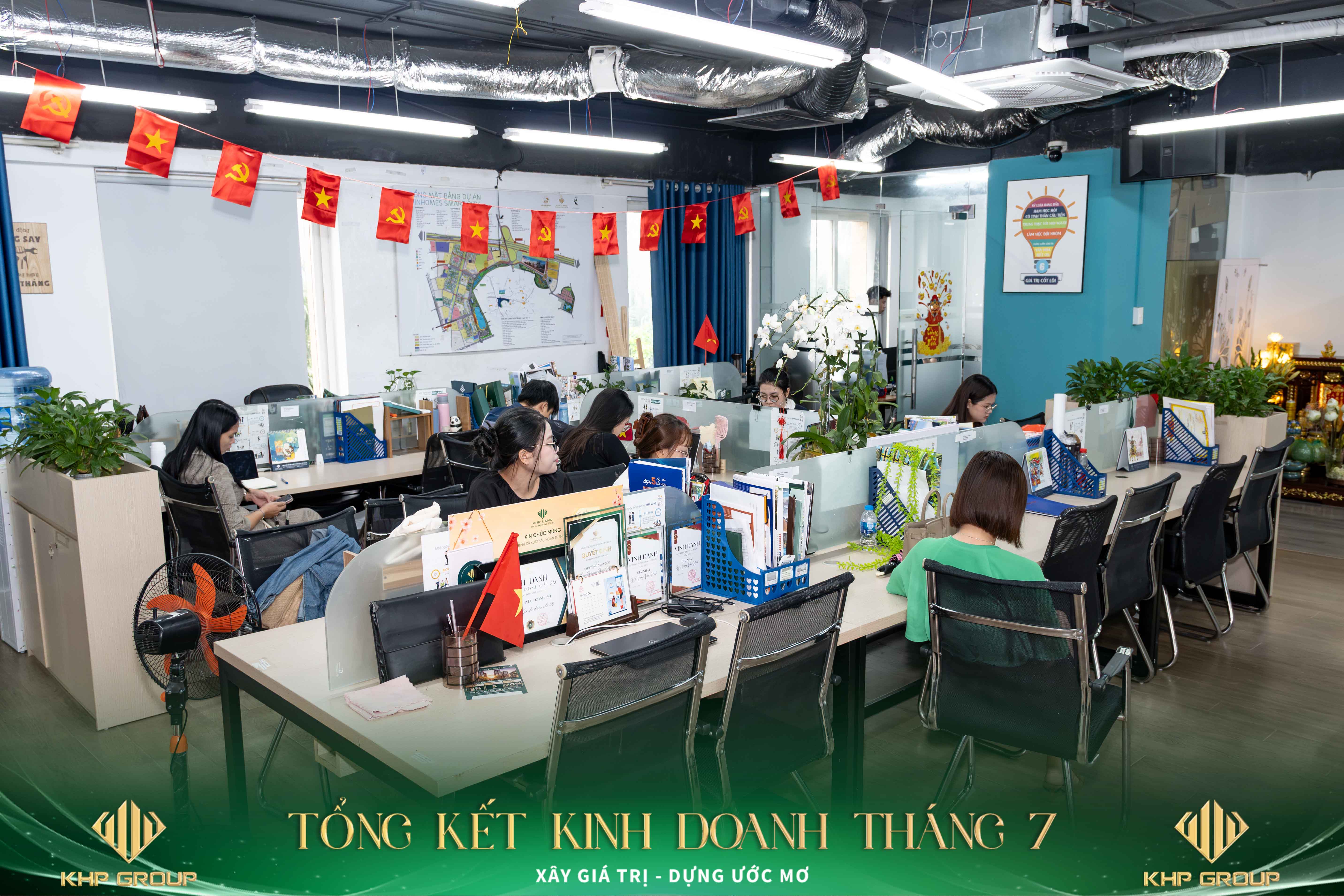 Đại diện KHP GROUP chia sẻ tại chương trình tổng kết doanh số