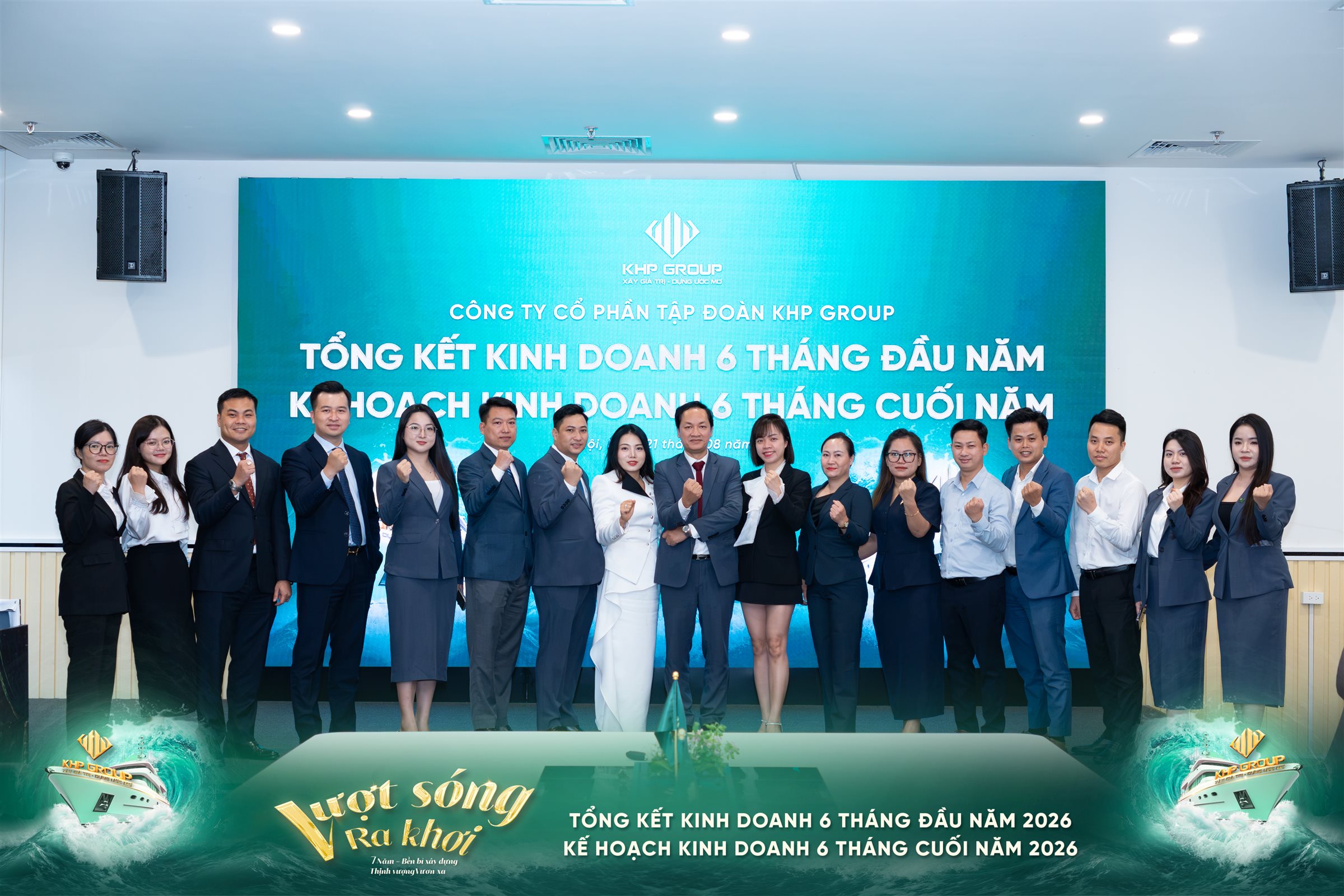 Ban lãnh đạo và đội ngũ KHP GROUP tham dự chương trình tổng kết kinh doanh