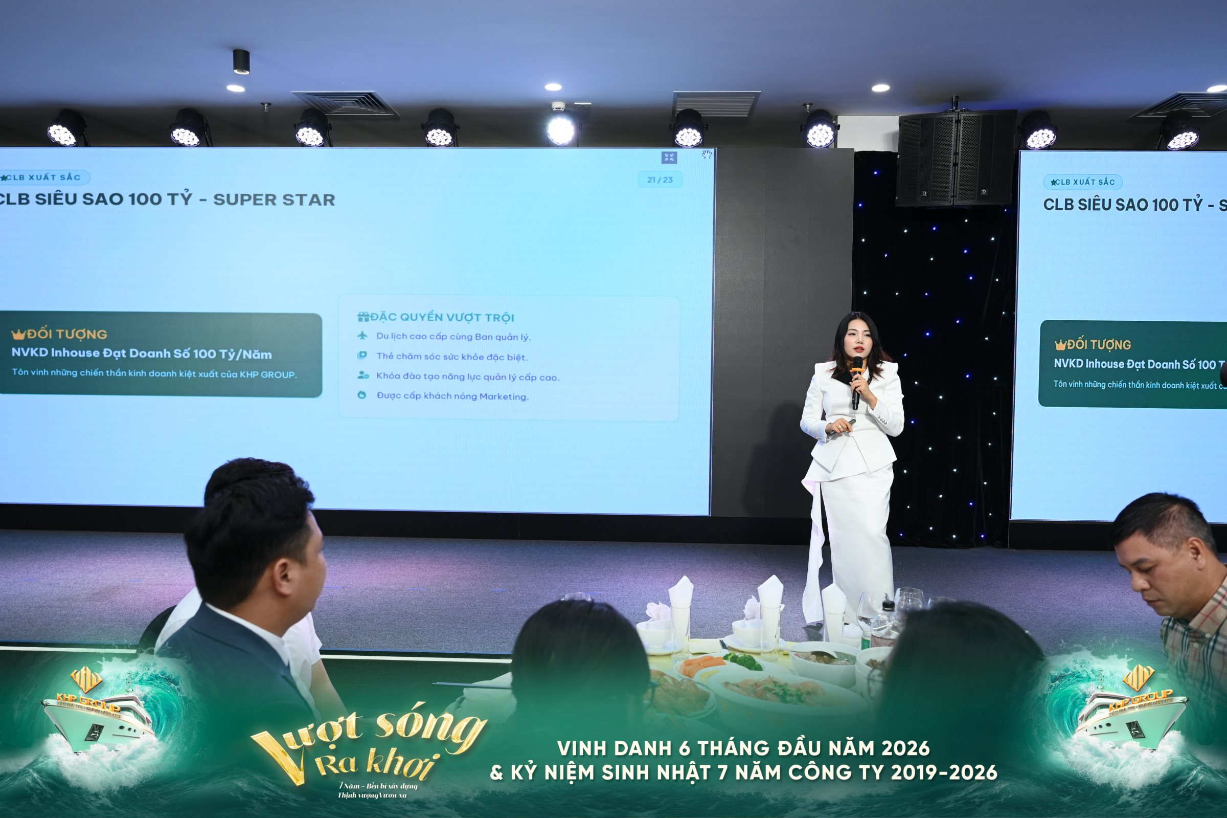 CEO Ngân Bùi phát biểu tại chương trình vinh danh 6 tháng đầu năm 2026 của KHP GROUP