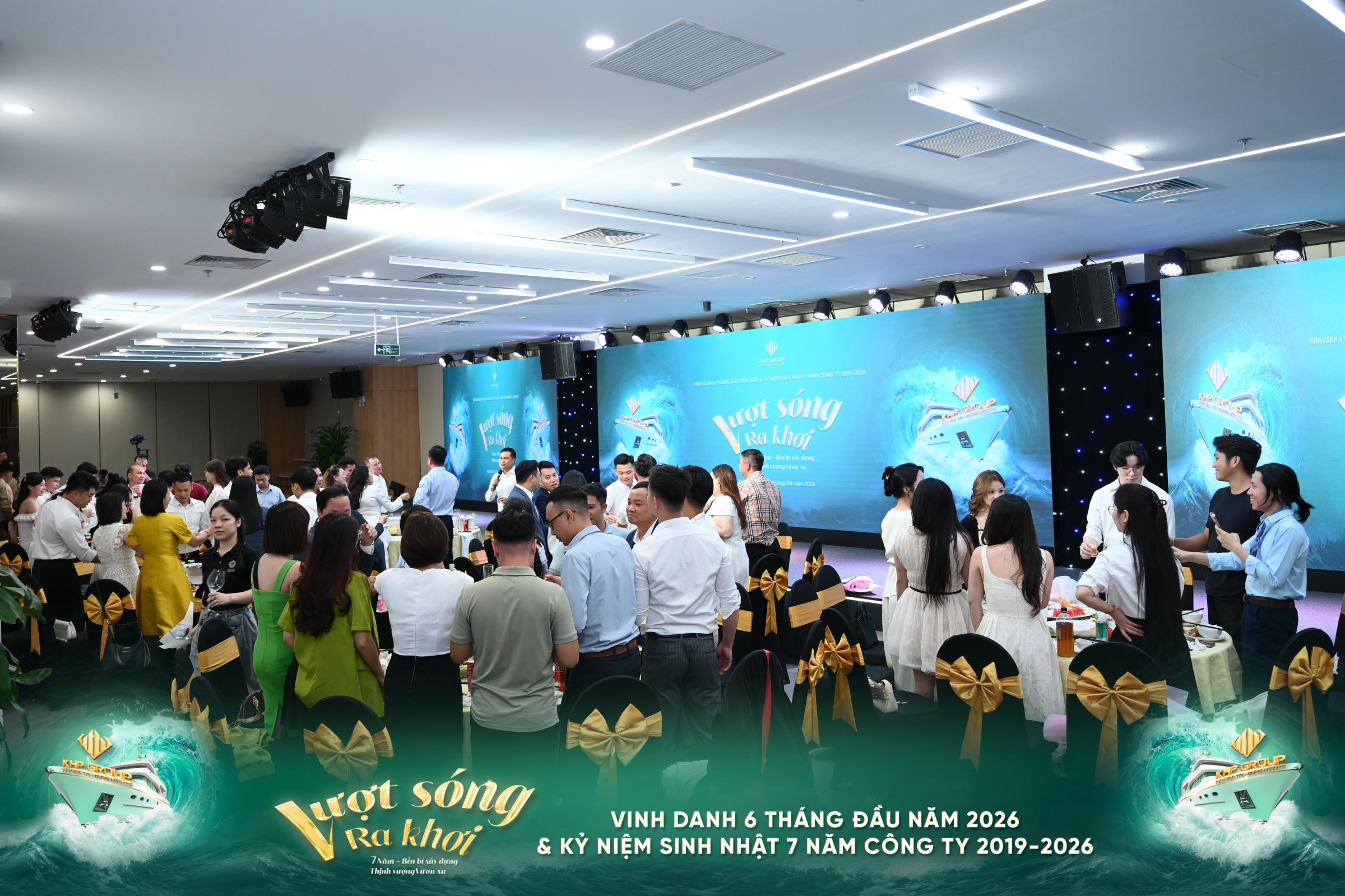 Đội ngũ nhân sự KHP GROUP tham dự chương trình vinh danh và kỷ niệm 7 năm thành lập